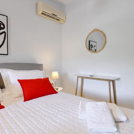 Amazing 2 Bedroom Apartment Overlooking The Marina Of Vourkárion 외부 사진