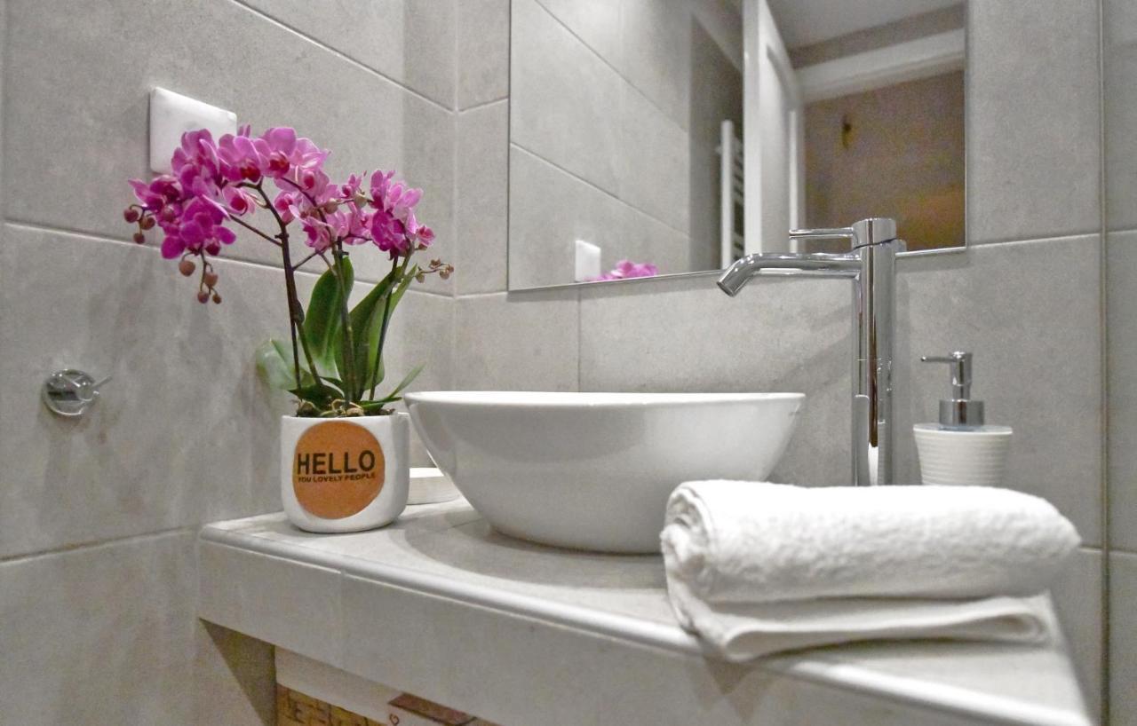 Amazing 2 Bedroom Apartment Overlooking The Marina Of Vourkárion 외부 사진
