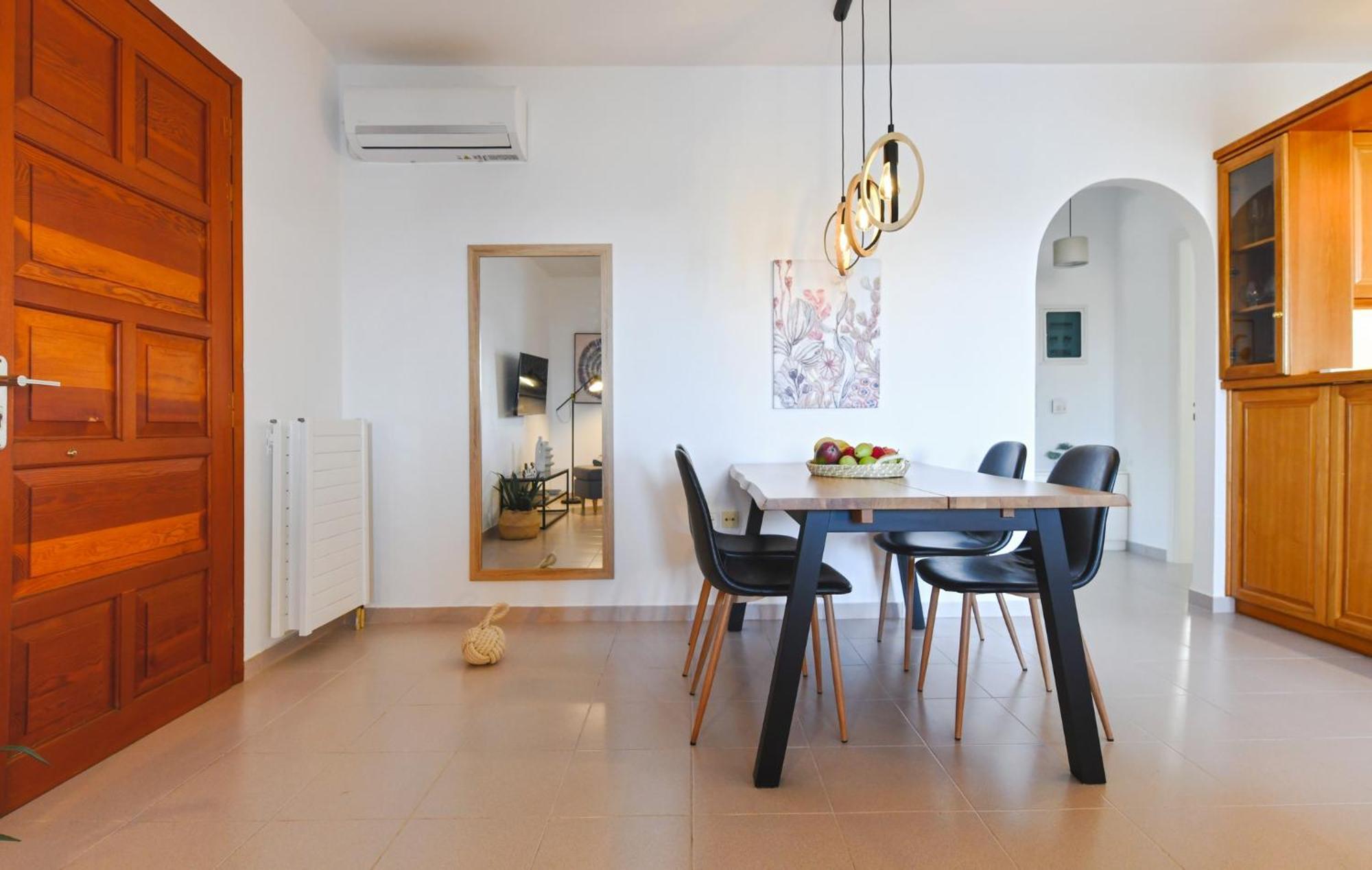 Amazing 2 Bedroom Apartment Overlooking The Marina Of Vourkárion 외부 사진