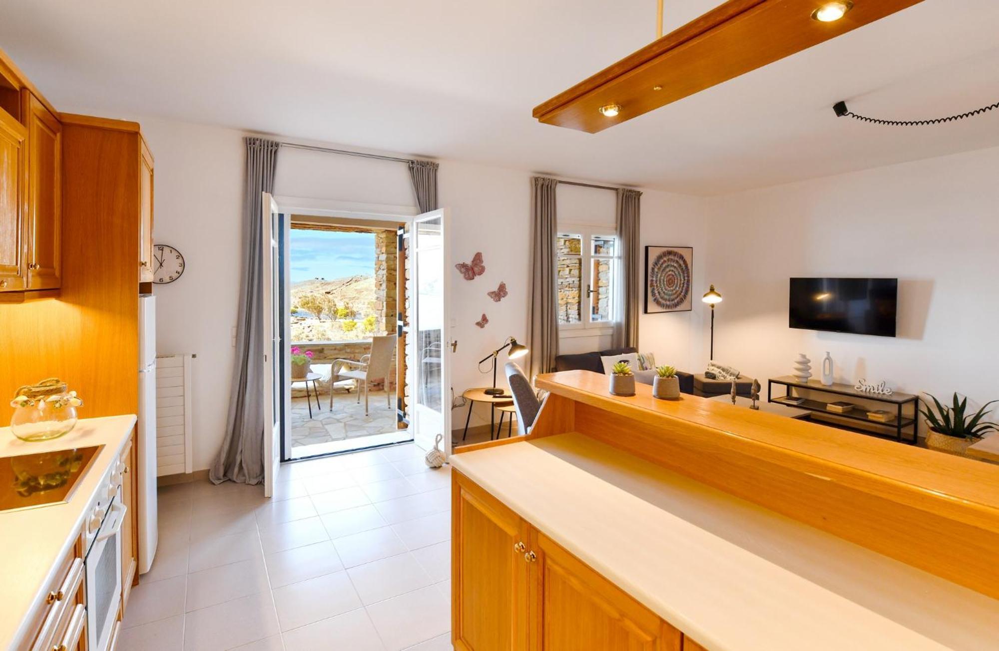 Amazing 2 Bedroom Apartment Overlooking The Marina Of Vourkárion 외부 사진