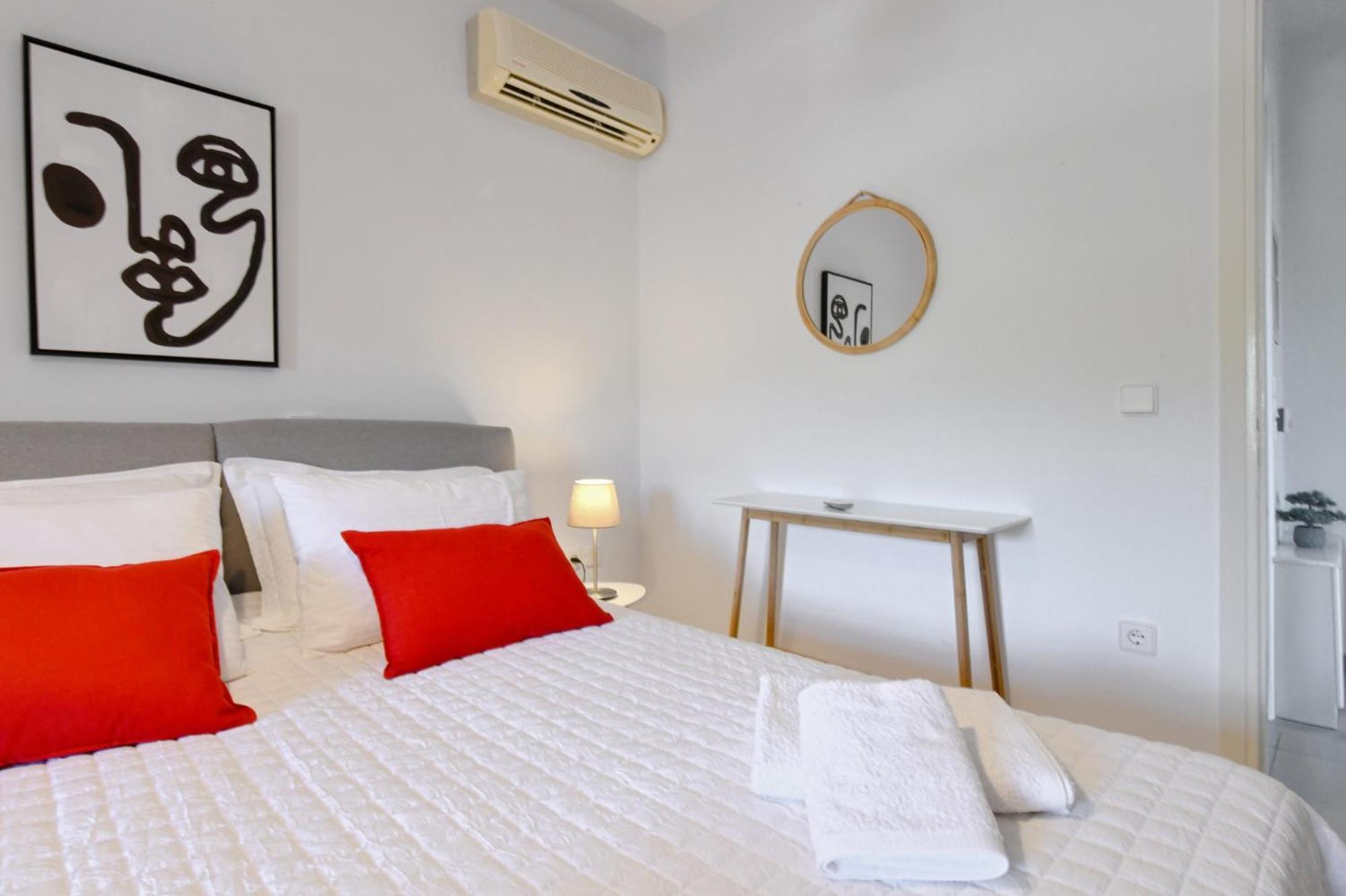 Amazing 2 Bedroom Apartment Overlooking The Marina Of Vourkárion 외부 사진