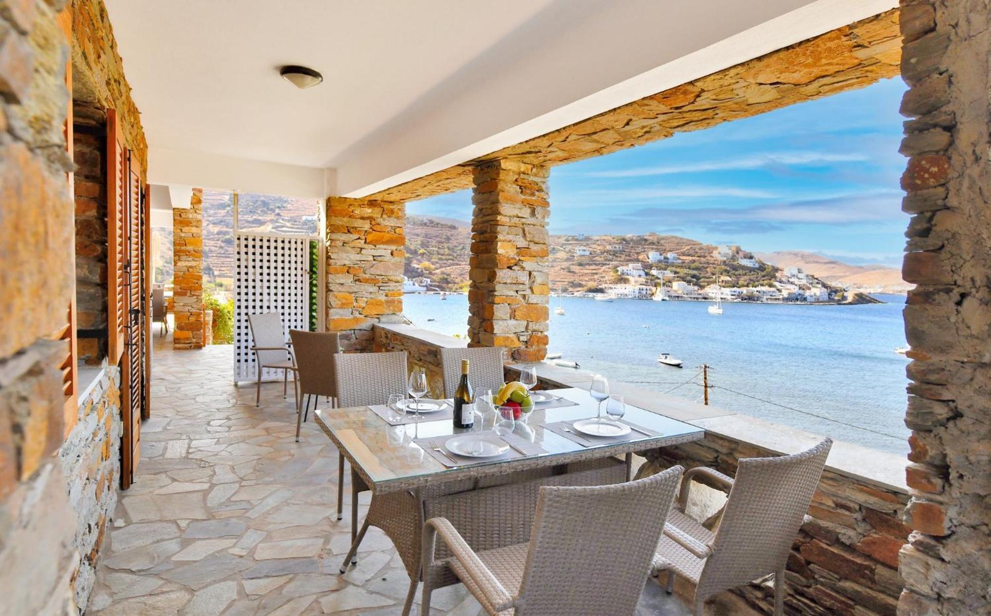 Amazing 2 Bedroom Apartment Overlooking The Marina Of Vourkárion 외부 사진