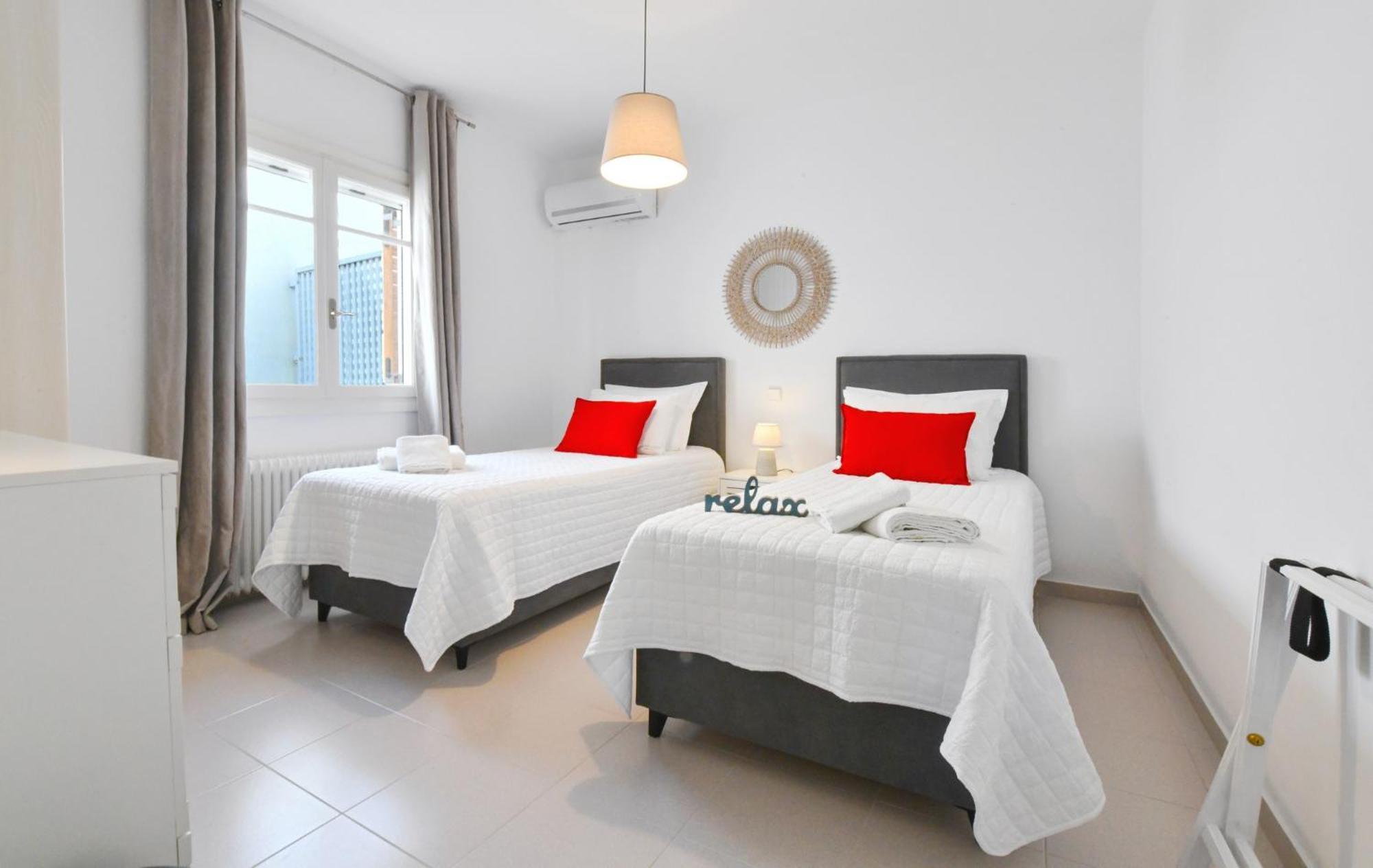 Amazing 2 Bedroom Apartment Overlooking The Marina Of Vourkárion 외부 사진